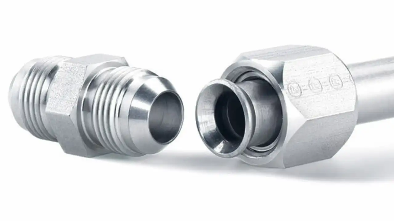 zwei Verschraubungsteile triple lok